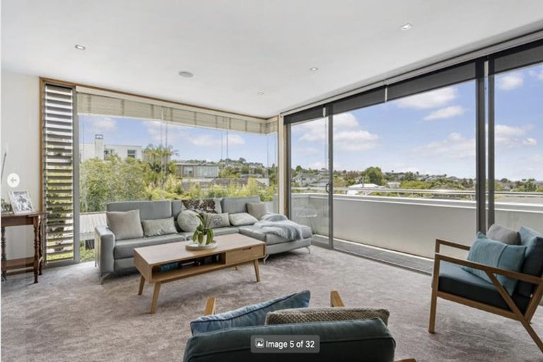 Photo of property in 2/55 Parr Terrace, Castor Bay, Auckland, 0620