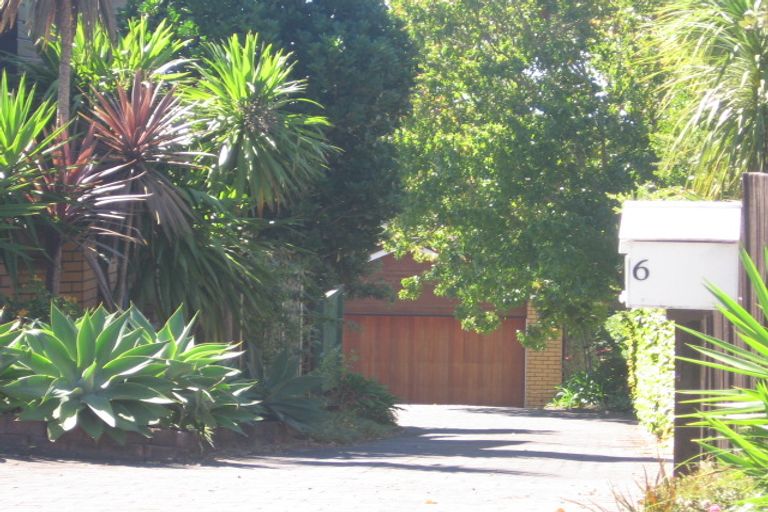 Photo of property in 1/6 Currey Crescent, Milford, Auckland, 0620