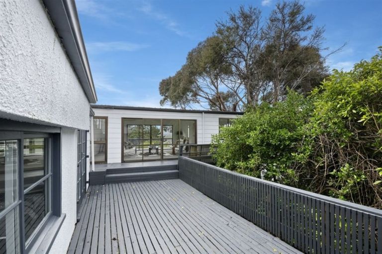 Photo of property in 1075 Dyers Pass Road, Governors Bay, Lyttelton, 8971