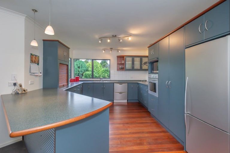 Photo of property in 14 Pohutukawa Drive, Levin, 5571