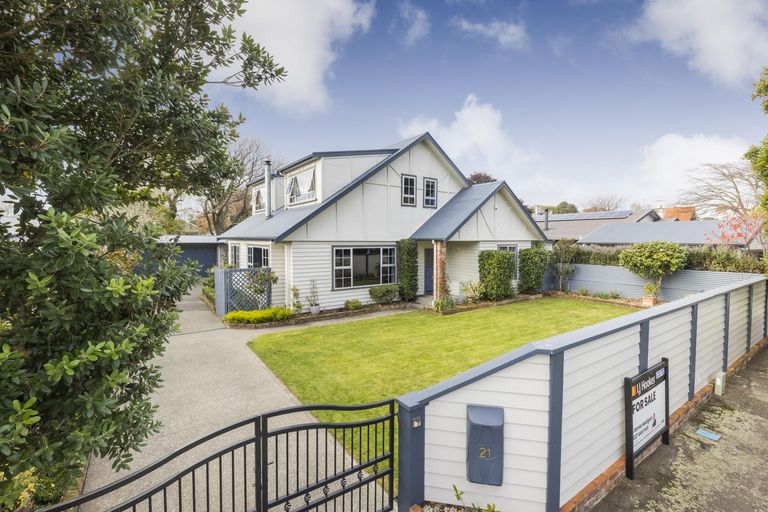 Photo of property in 21 Alan Street, Palmerston North, 4414