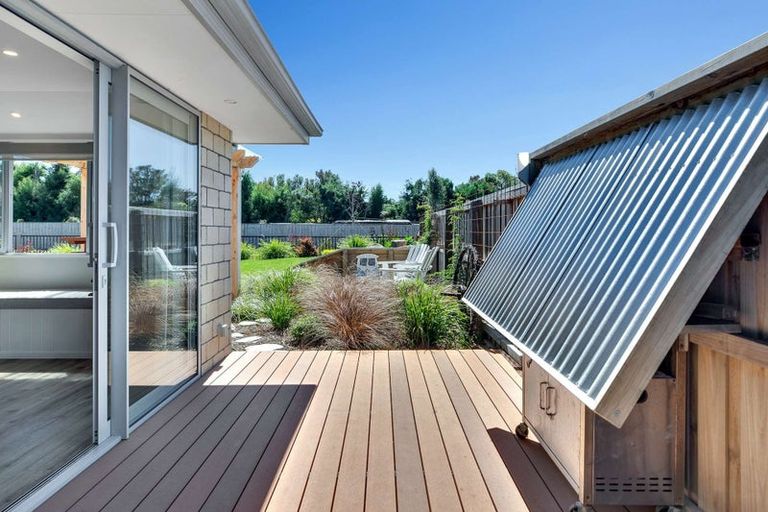 Photo of property in 6 Hunter Lane, Amberley, 7410