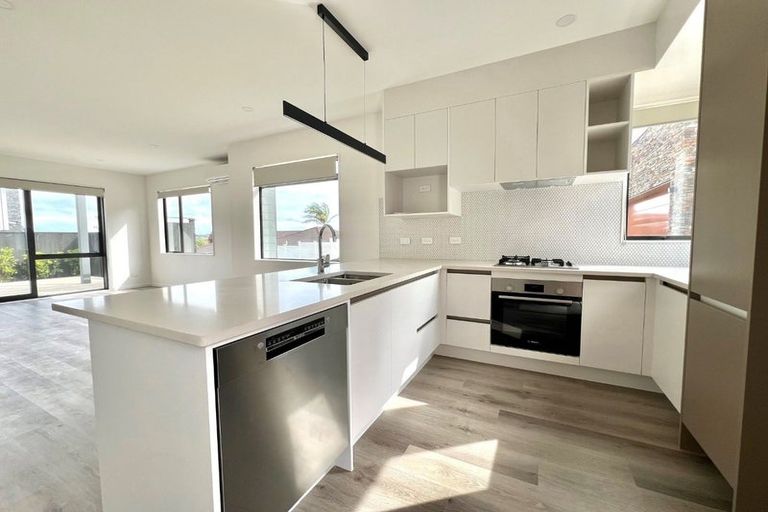 Photo of property in 13a Matterhorn Crescent, Northpark, Auckland, 2013