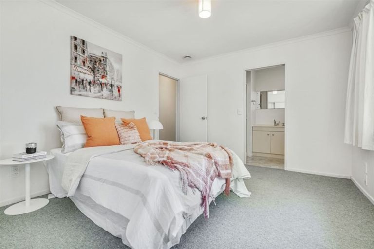 Photo of property in 11 Castlewold Place, Huntington, Hamilton, 3210