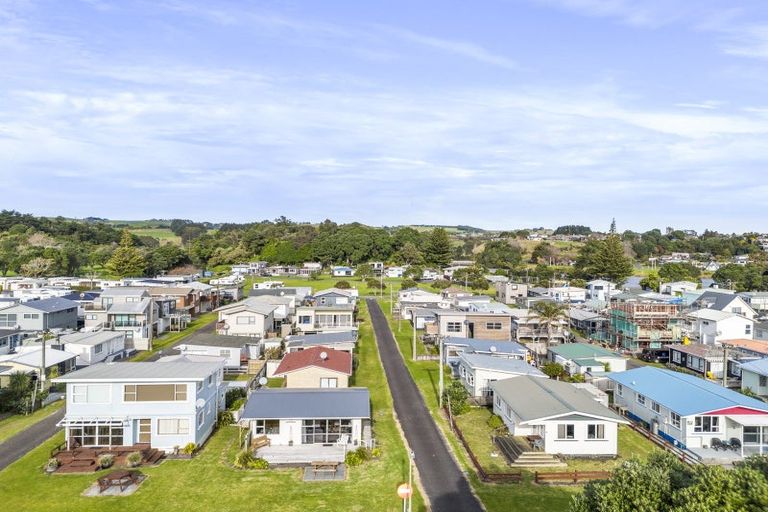 Photo of property in 68 Sixth Avenue, Urenui, 4377