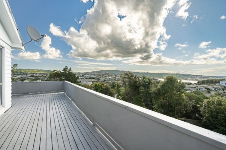 Photo of property in 12 Toporoa View, Ascot Park, Porirua, 5024