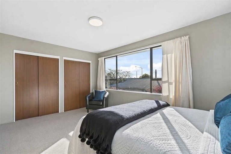 Photo of property in 2/120b Roydvale Avenue, Burnside, Christchurch, 8053