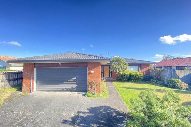 Photo of property in 38 West Fairway, Golflands, Auckland, 2013