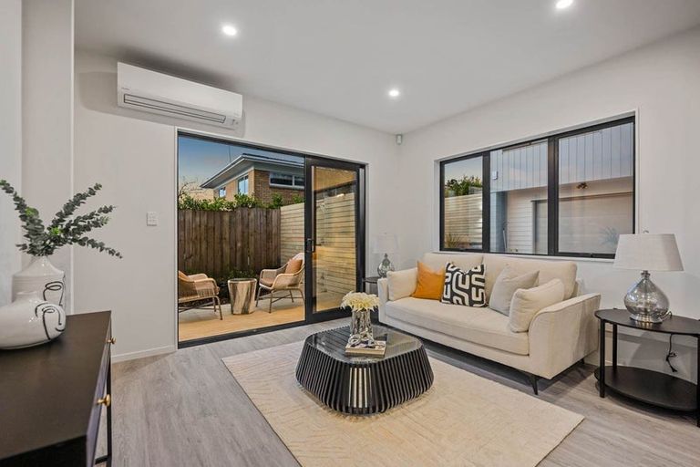 Photo of property in 33c Garadice Road, Rothesay Bay, Auckland, 0630