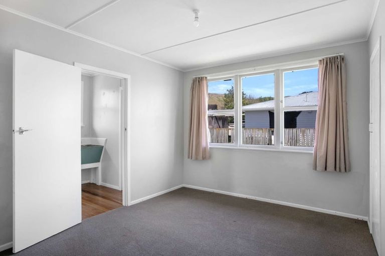 Photo of property in 10 Currie Street, Te Karaka, 4022