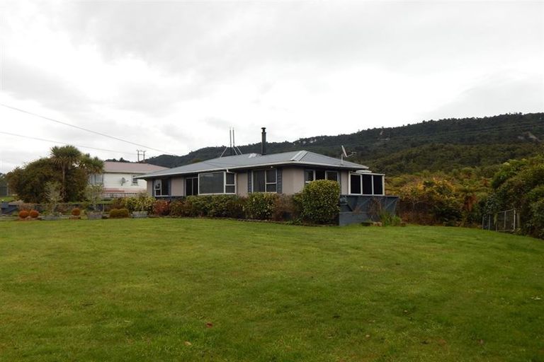 Photo of property in 757 Seven Mile Road, Runanga, 7803