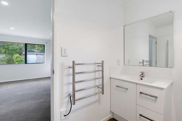 Photo of property in 72 Geneva Terrace, Kelvin Grove, Palmerston North, 4414