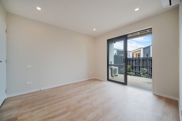 Photo of property in 95a Woodglen Road, Glen Eden, Auckland, 0602