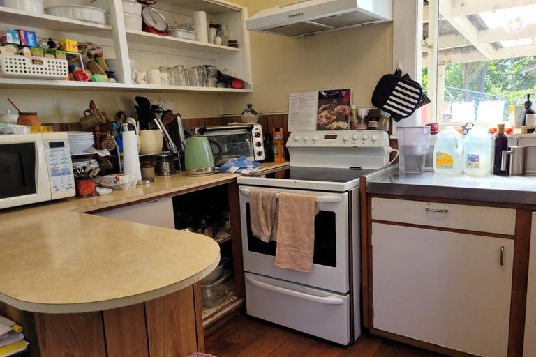 Photo of property in 52 Kitchener Street, Martinborough, 5711