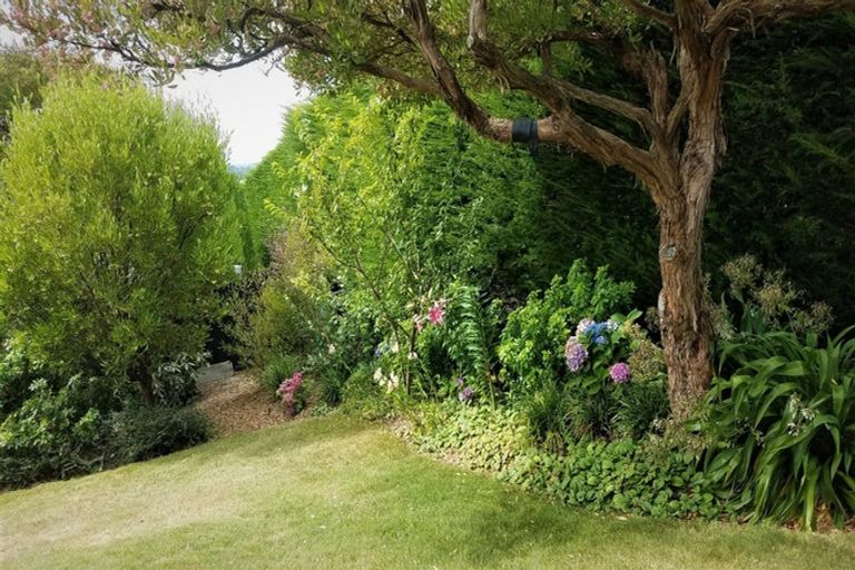 Photo of property in 34 The Brae, Mount Pleasant, Christchurch, 8081