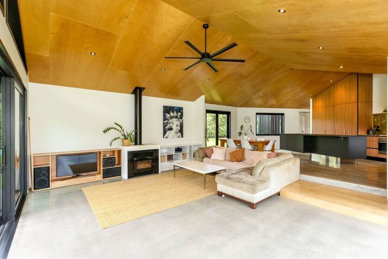 Photo of property in 23c Arden Place, Oakura, 4314