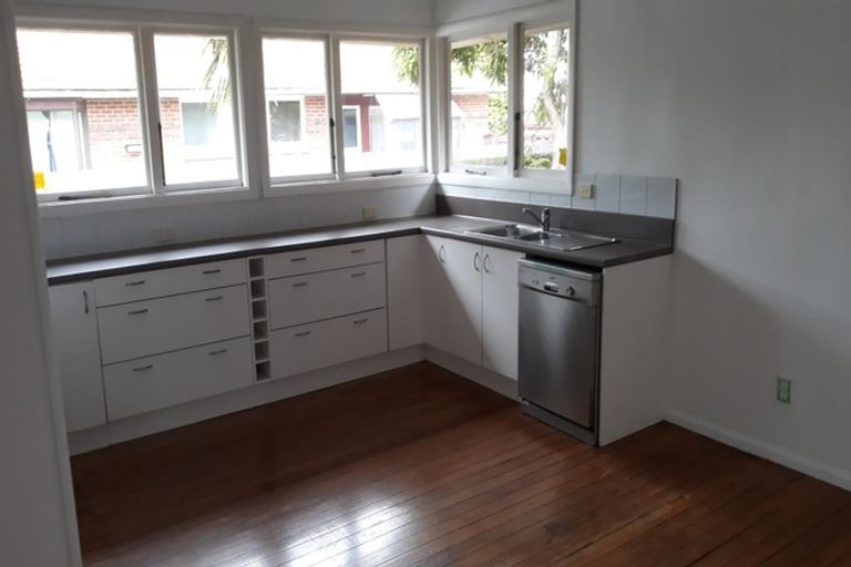 Photo of property in 14 Staveley Street, Avonhead, Christchurch, 8042