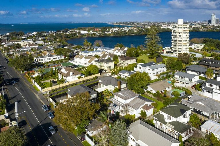 Photo of property in 98 Kitchener Road, Milford, Auckland, 0620