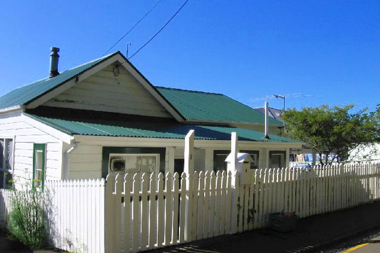Photo of property in 1 Mckenzie Terrace, Te Aro, Wellington, 6011