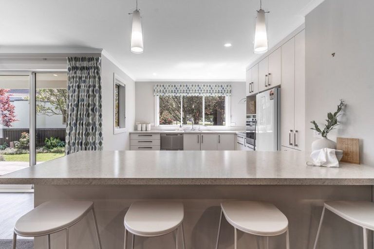 Photo of property in 76 Great North Road, Winton, 9720