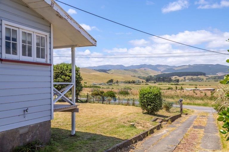 Photo of property in 24 Whangaimoana Beach Road, Whangaimoana, Featherston, 5772