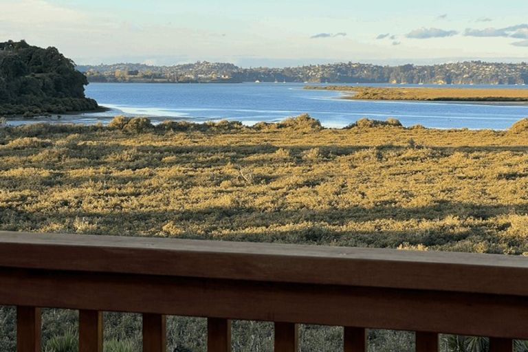 Photo of property in 31 Pipitea Place, Massey, Auckland, 0614