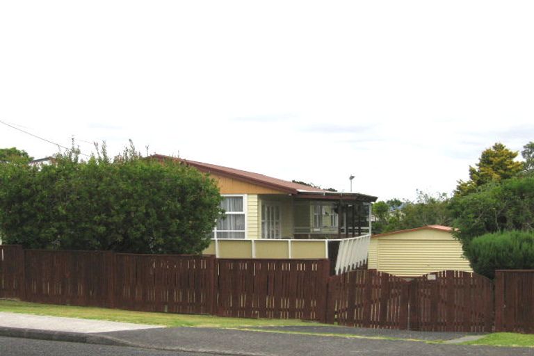 Photo of property in 48 Aeroview Drive, Beach Haven, Auckland, 0626
