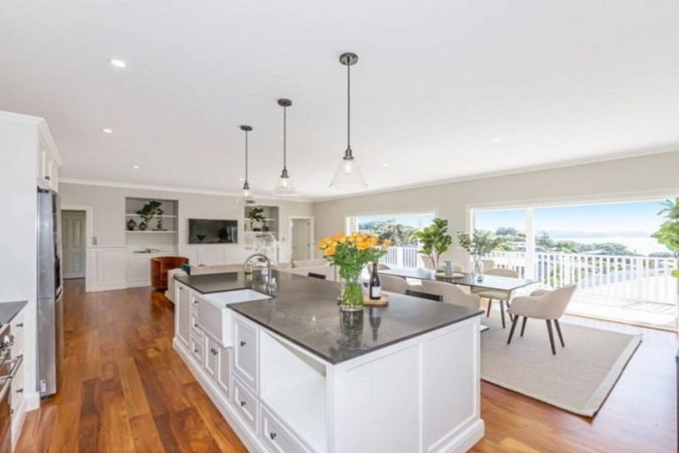 Photo of property in 2e Vipond Road, Stanmore Bay, Whangaparaoa, 0932