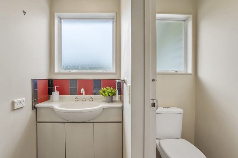 Photo of property in 16 Alec Craig Way, Gulf Harbour, Whangaparaoa, 0930