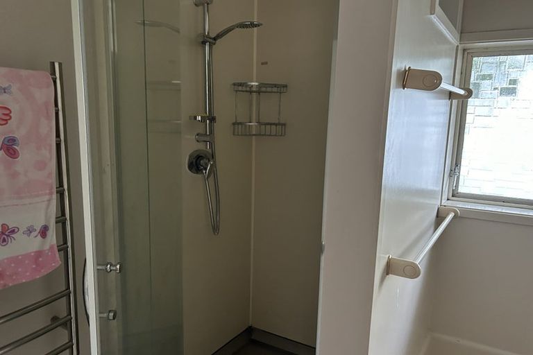 Photo of property in 18 Cornelian Crescent, Half Moon Bay, Auckland, 2012