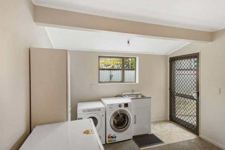 Photo of property in 1/478 Devon Street East, Strandon, New Plymouth, 4312