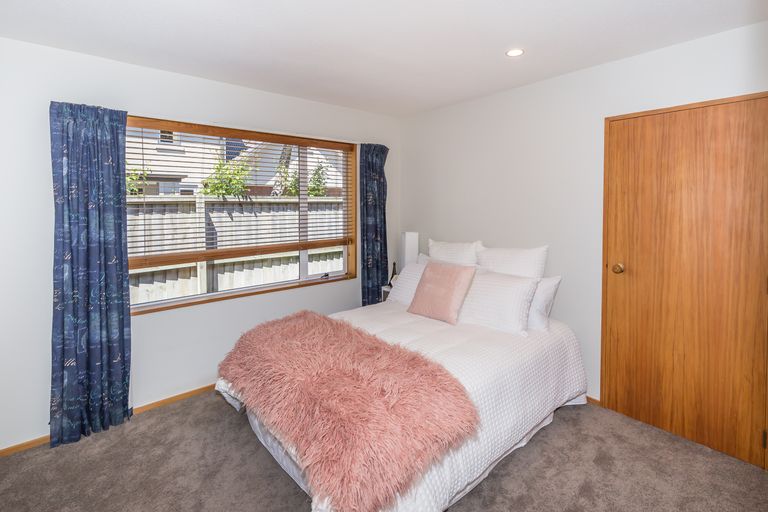 Photo of property in 376a Memorial Avenue, Burnside, Christchurch, 8053