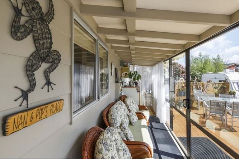 Photo of property in 12 Humphries Place, Awapuni, Palmerston North, 4412