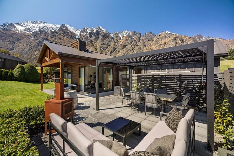 Photo of property in 6 Pendeen Crescent, Jacks Point, Queenstown, 9371