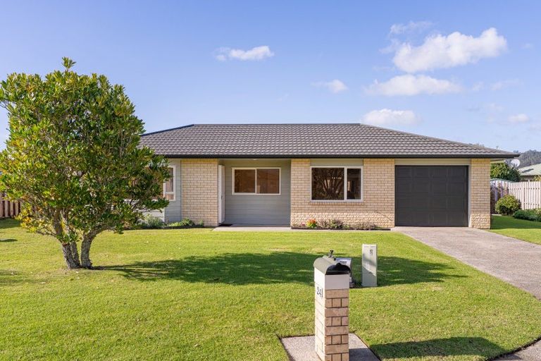 Photo of property in 8 Seascape Avenue, Whitianga, 3510