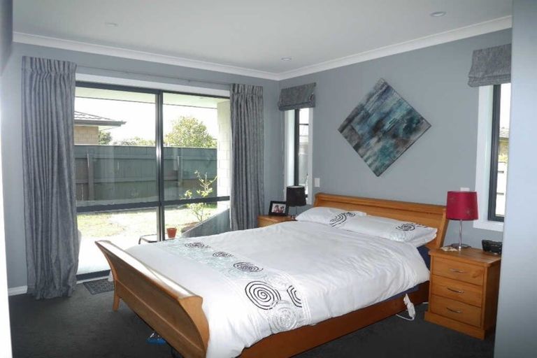 Photo of property in 41 San Priamo Place, Paraparaumu Beach, Paraparaumu, 5032