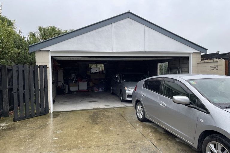 Photo of property in 16 Wychwood Crescent, Bishopdale, Christchurch, 8053