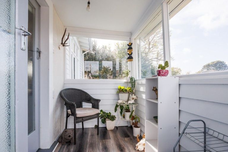 Photo of property in 42 Shamrock Street, Takaro, Palmerston North, 4412