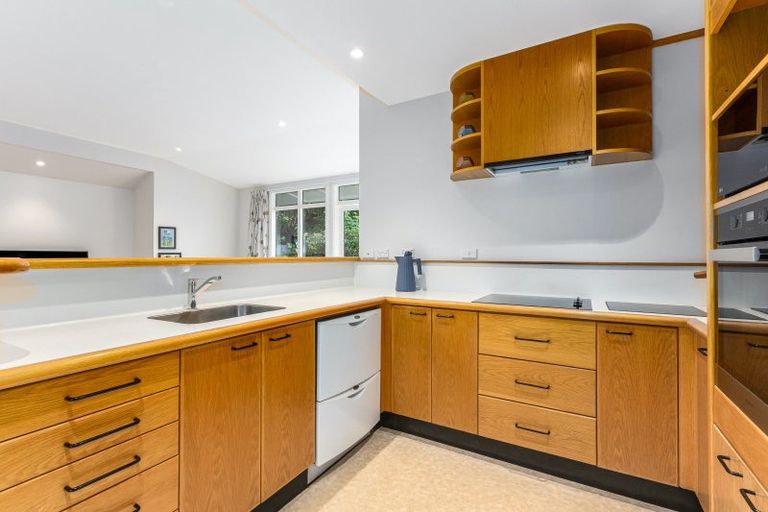 Photo of property in 5 Christina Grove, Normandale, Lower Hutt, 5010