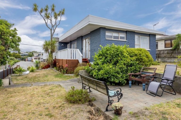 Photo of property in 62 Toi Street, Otaki Beach, Otaki, 5512