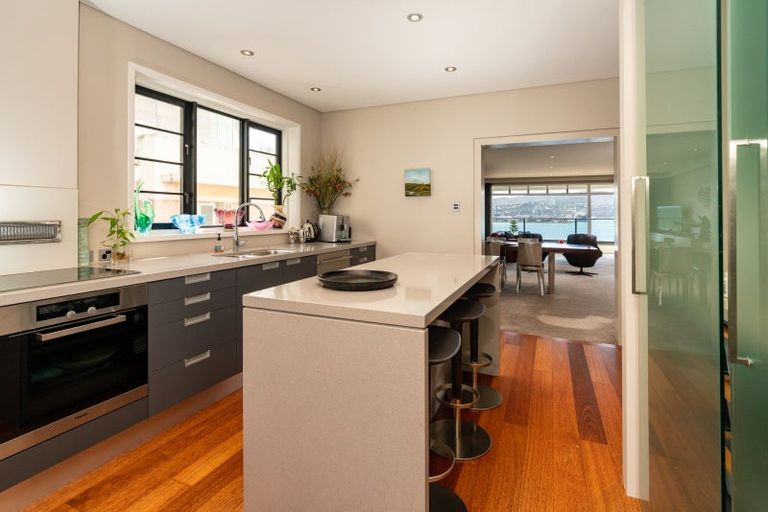 Photo of property in Broadwater Apartments, 214 Oriental Parade, Oriental Bay, Wellington, 6011