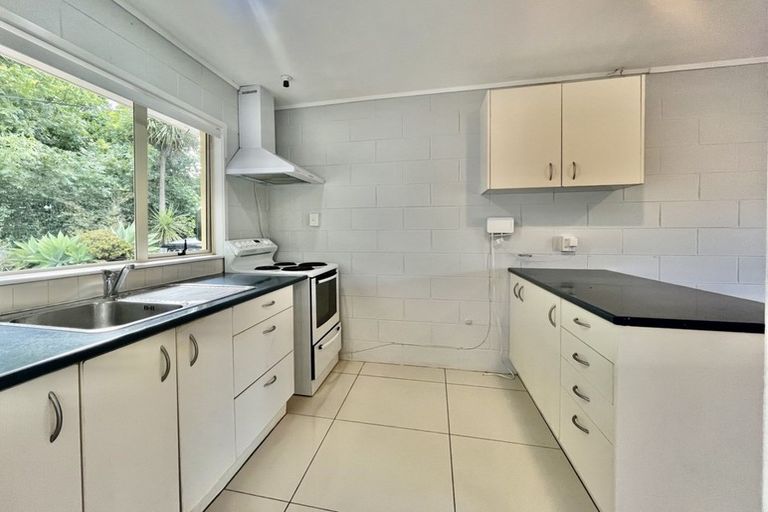 Photo of property in 2/22 Chivalry Road, Glenfield, Auckland, 0629