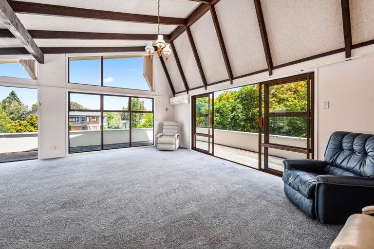 Photo of property in 10 Gibbs Place, Kinloch, Taupo, 3377