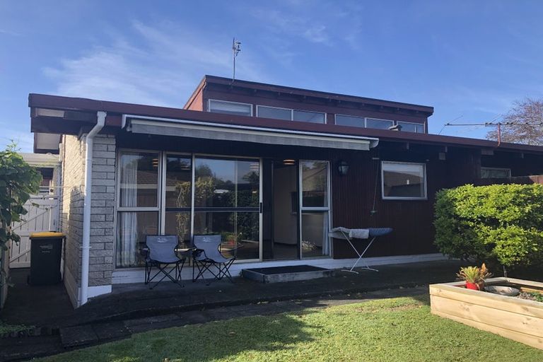 Photo of property in 2/35 Swanson Road, Henderson, Auckland, 0610