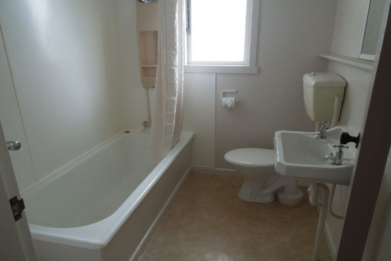 Photo of property in 5a Queen Road, Bellevue, Tauranga, 3110