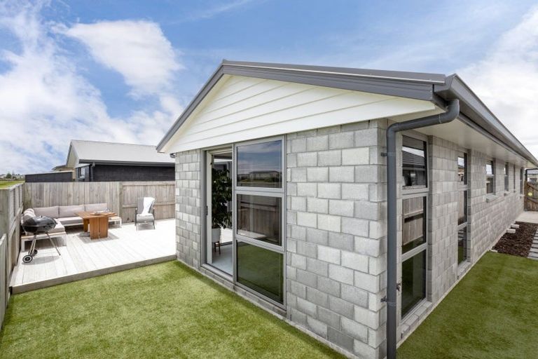 Photo of property in 32 Batty Street, Papamoa Beach, Papamoa, 3118