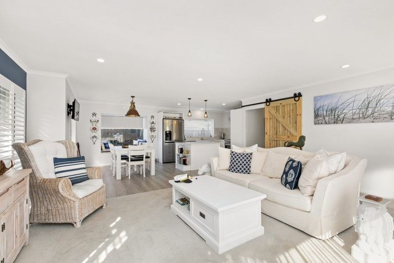 Photo of property in 21 Balmacewen Place, Mount Maunganui, 3116