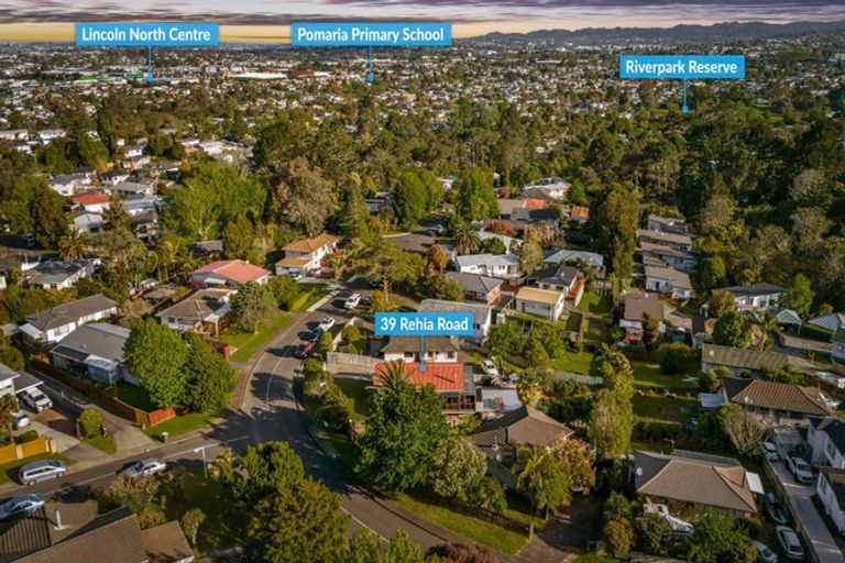 Photo of property in 39 Rehia Road, Massey, Auckland, 0614