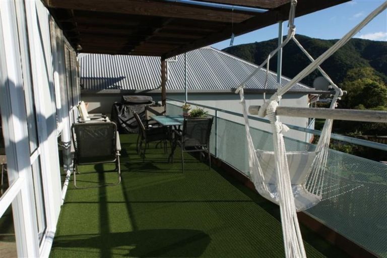 Photo of property in 1 Matai Place, Waikawa, Picton, 7220