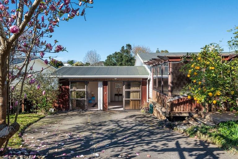 Photo of property in 55 Blakeborough Drive, Forrest Hill, Auckland, 0620